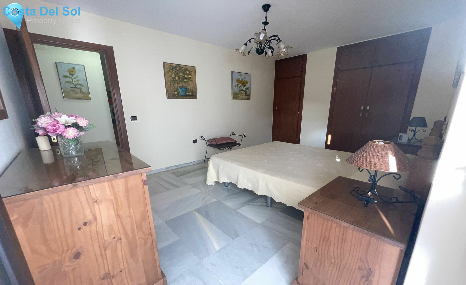 Middle Floor Apartment in Estepona-1535463