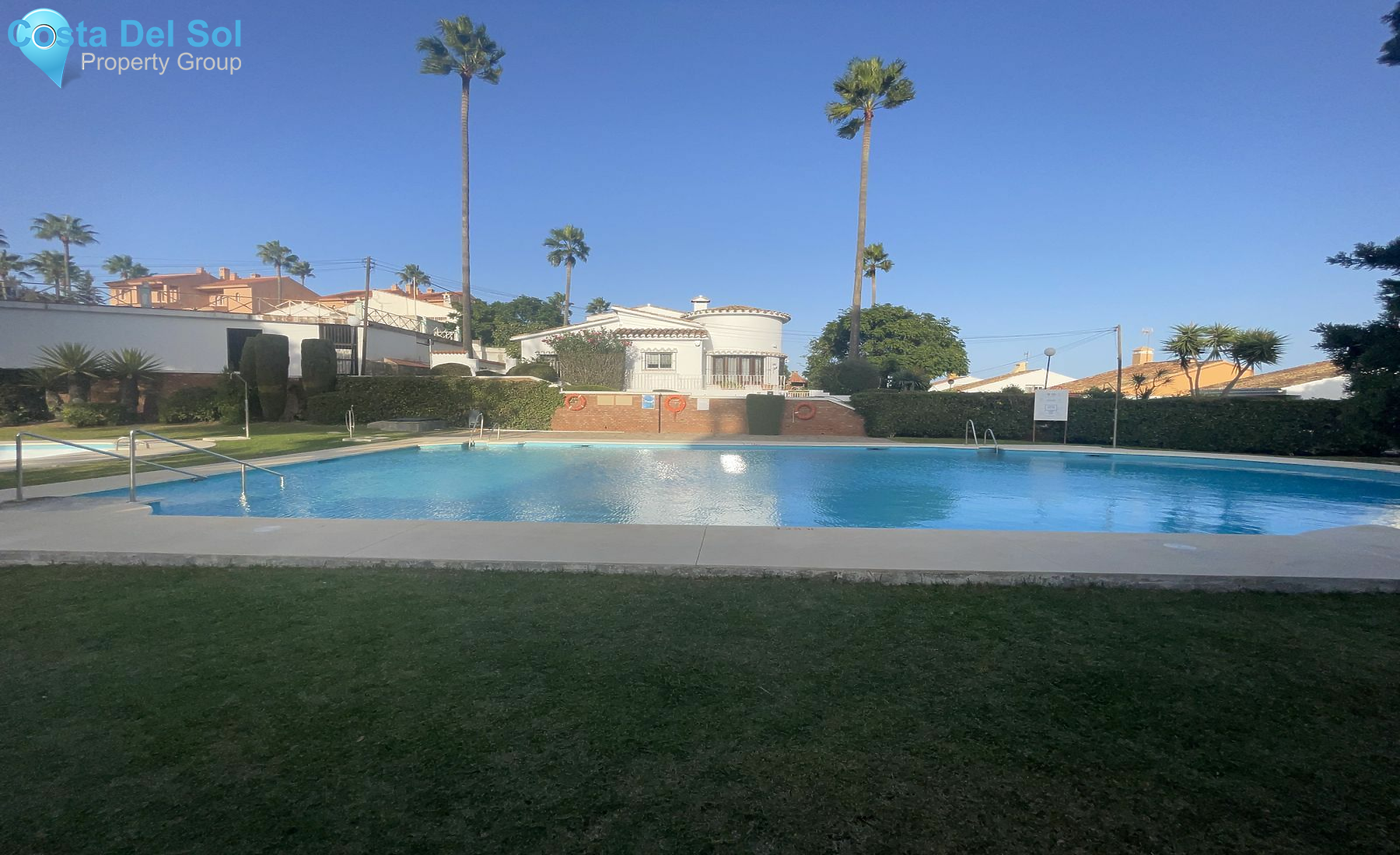 Middle Floor Apartment in Estepona-1535468