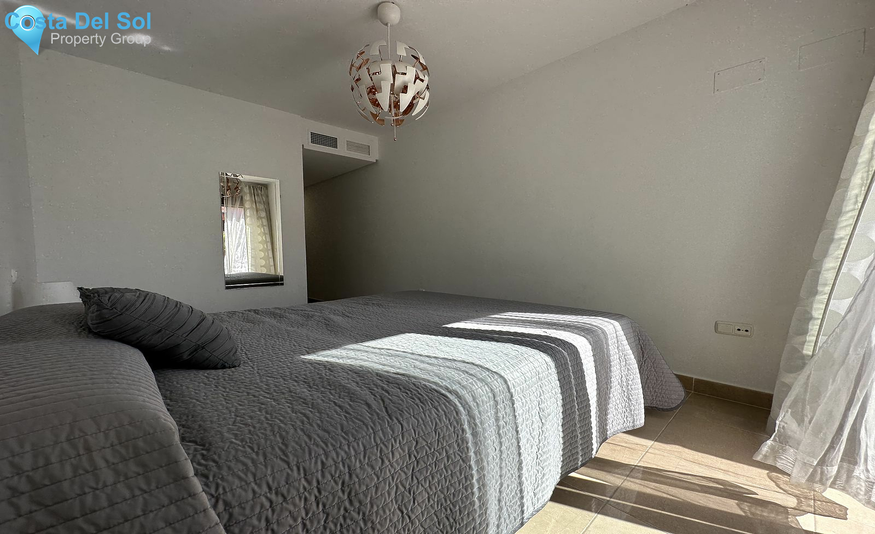 Middle Floor Apartment in Estepona-1548623