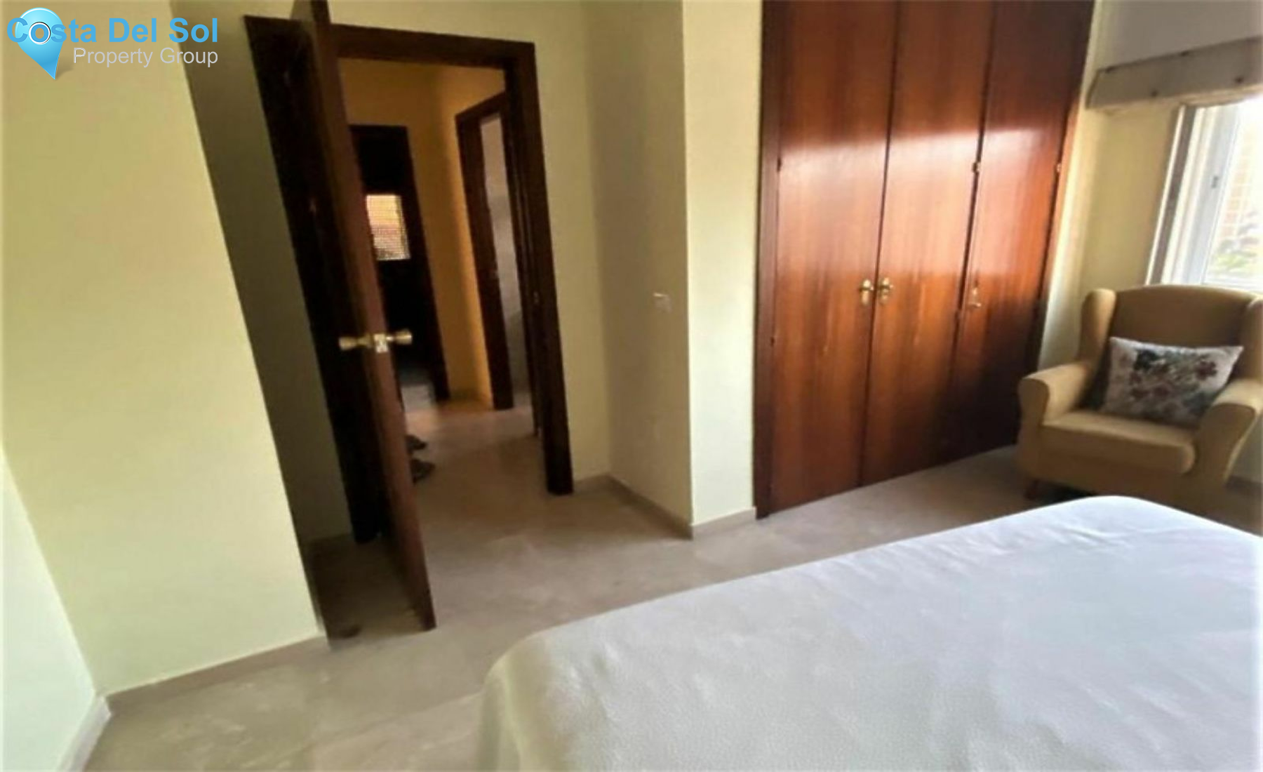 Middle Floor Apartment in Estepona-1550325
