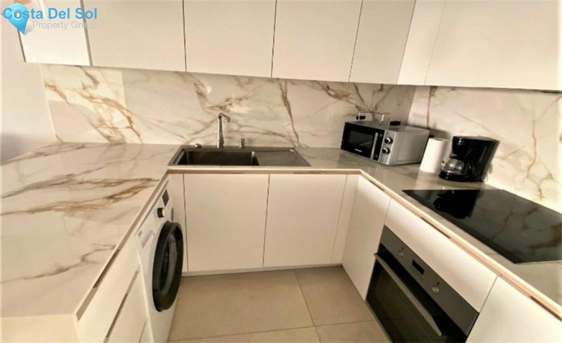 Middle Floor Apartment in Estepona-1550326