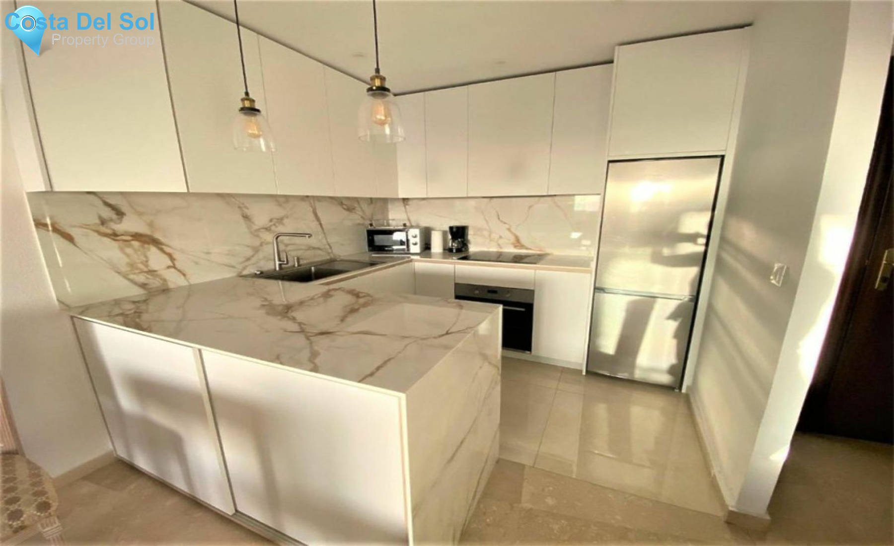 Middle Floor Apartment in Estepona-1550315