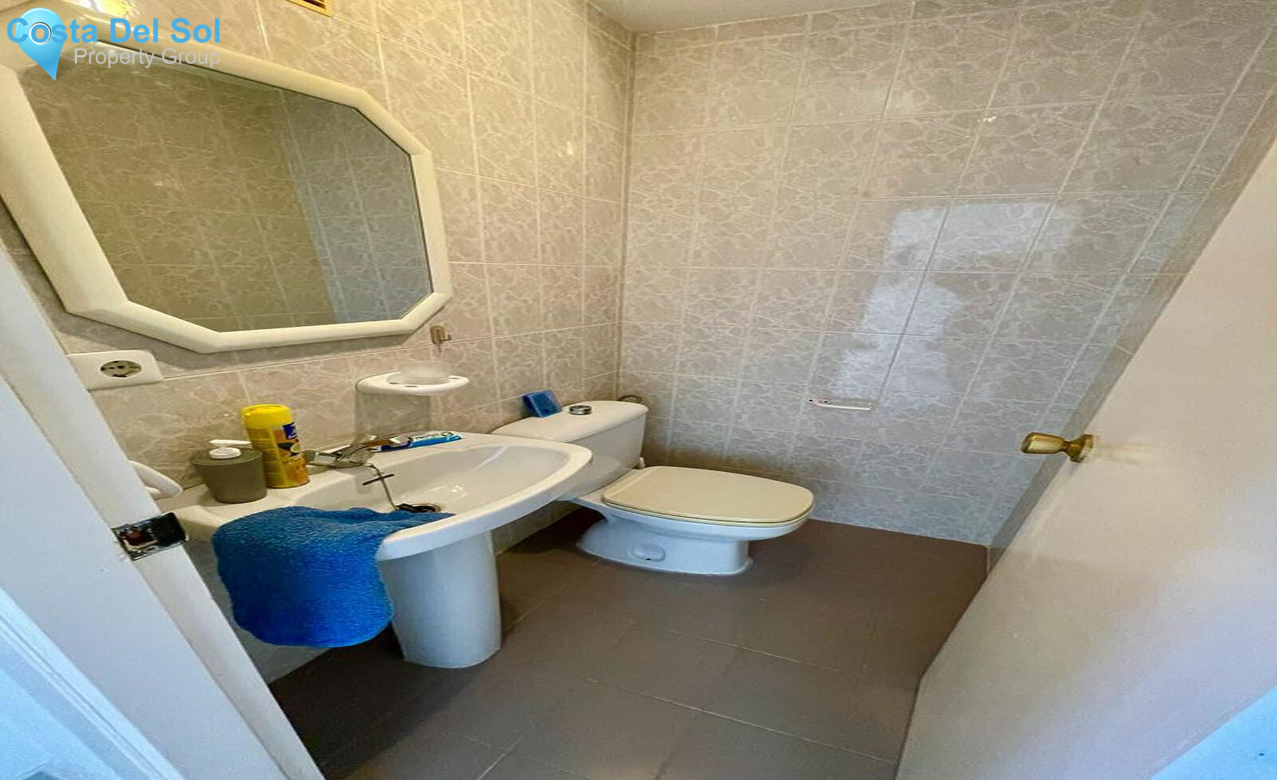 Middle Floor Apartment in Estepona-1552633