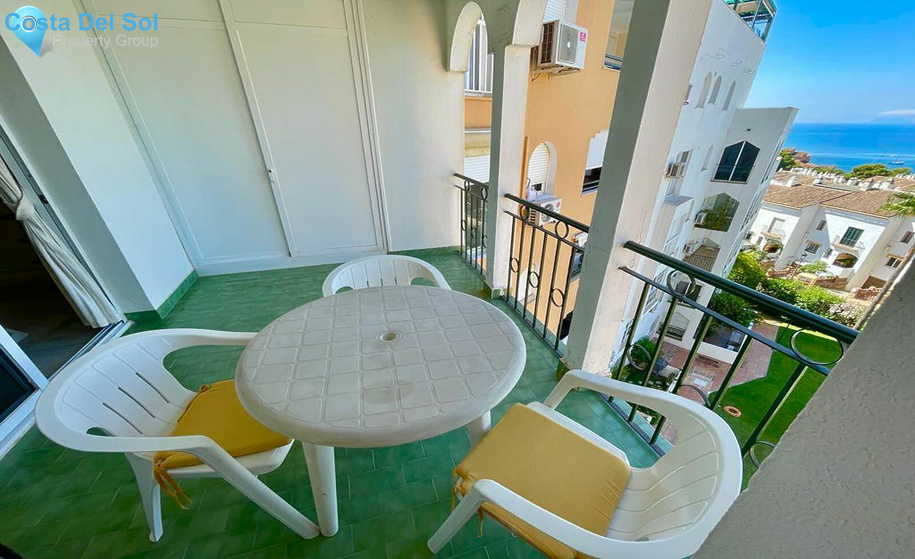 Middle Floor Apartment in Estepona-1552628