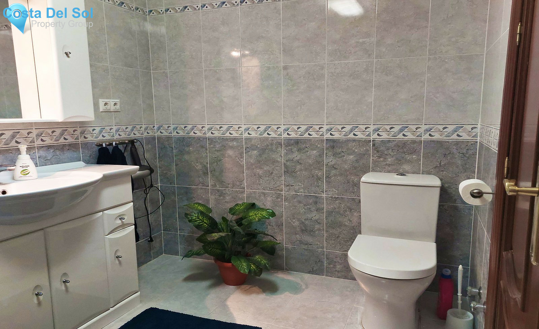 Middle Floor Apartment in Fuengirola-1234221