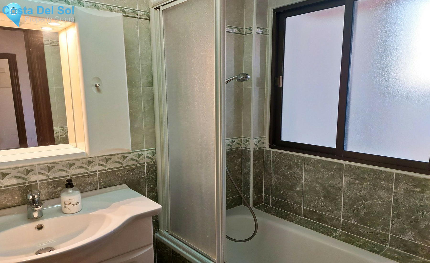 Middle Floor Apartment in Fuengirola-1234224