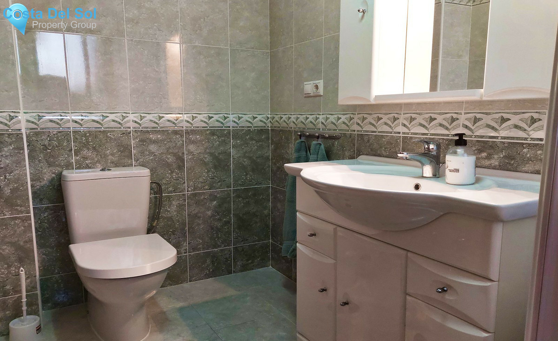Middle Floor Apartment in Fuengirola-1234225