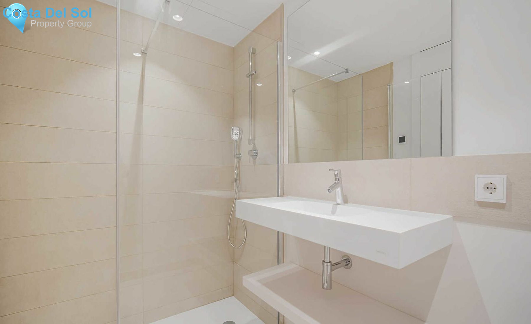 Middle Floor Apartment in Fuengirola-1138076