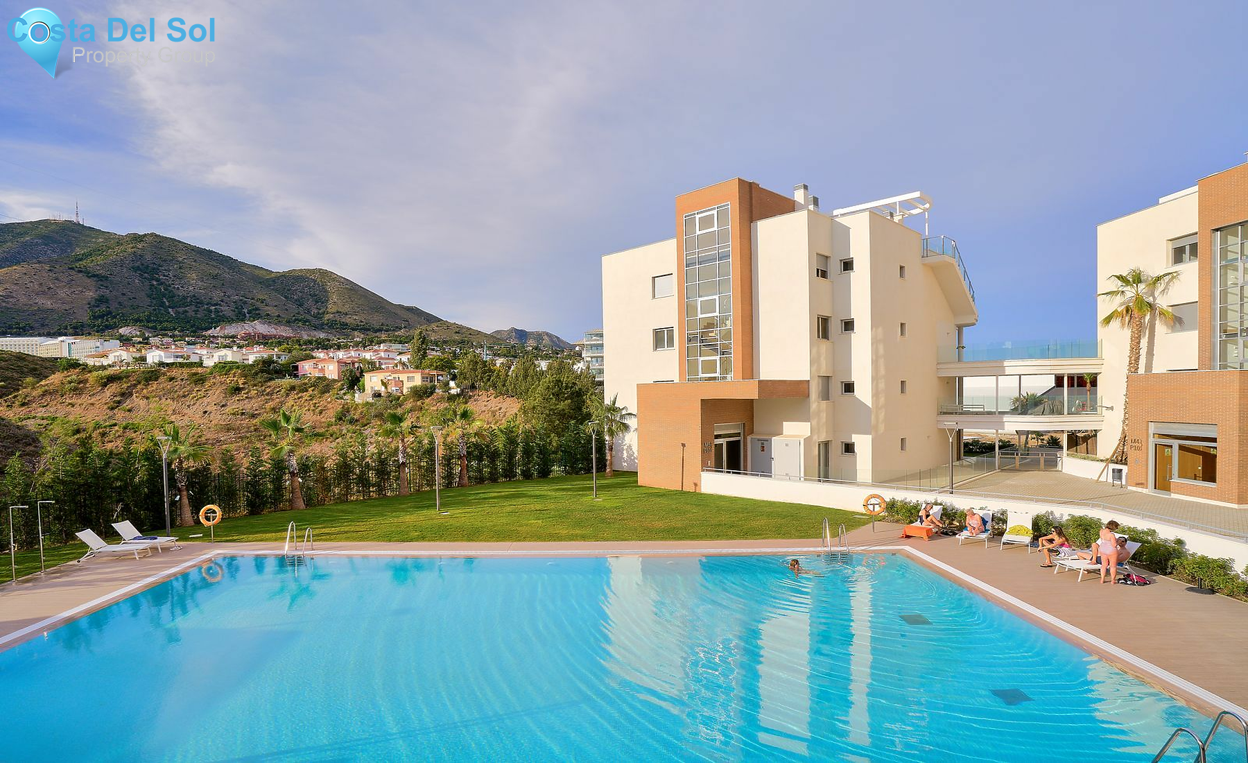 Middle Floor Apartment in Fuengirola-1430938