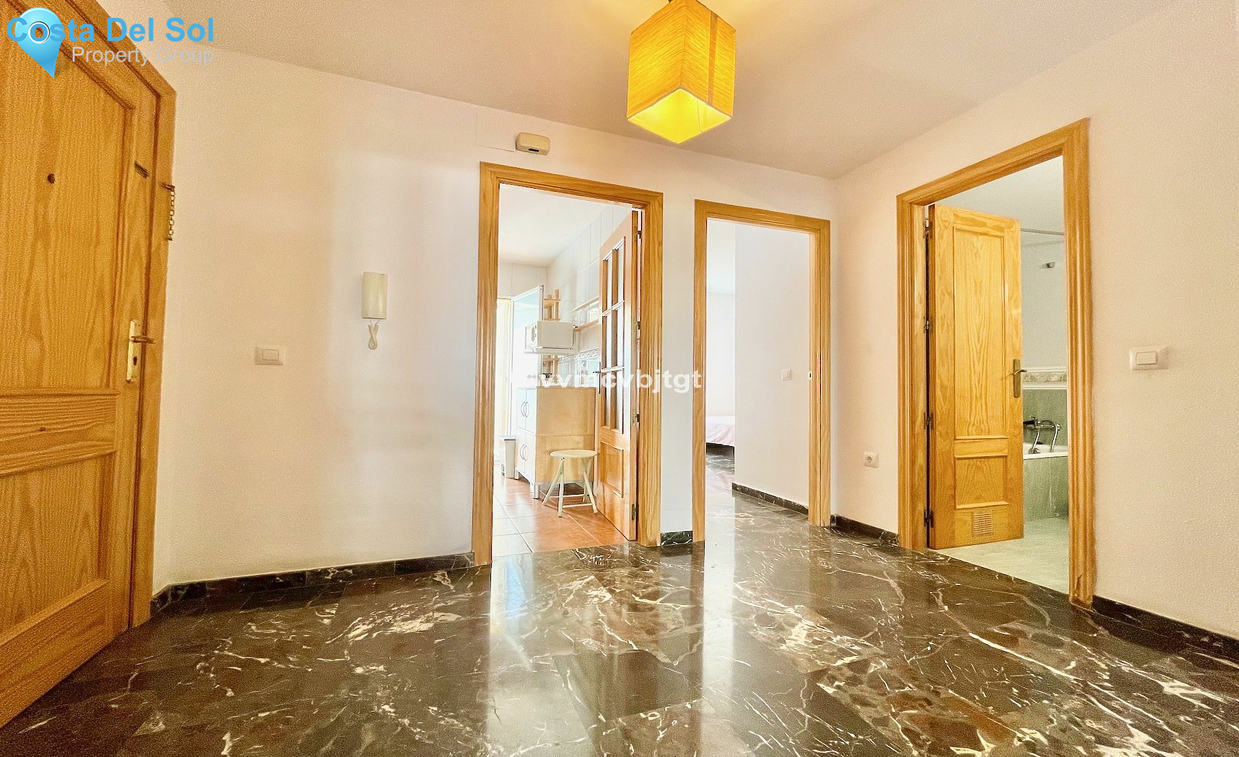 Middle Floor Apartment in Fuengirola-1496046