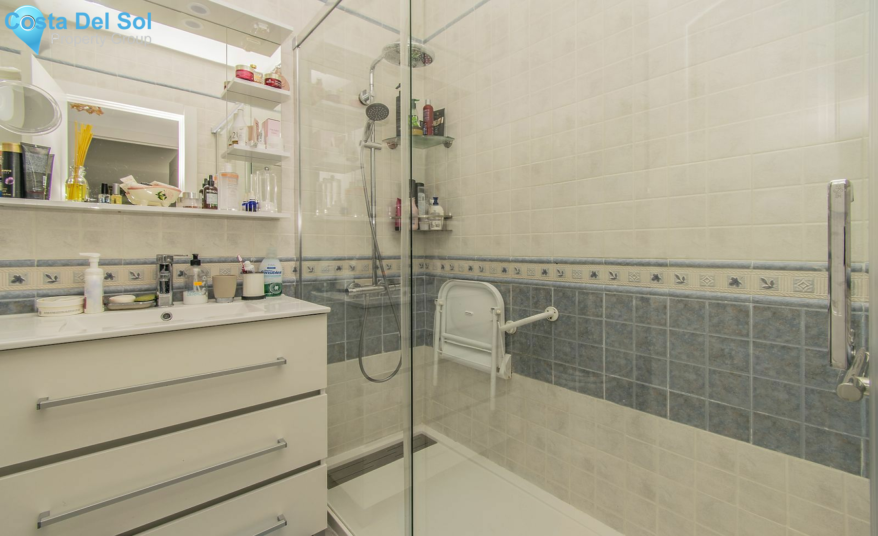 Middle Floor Apartment in La Campana-1179092