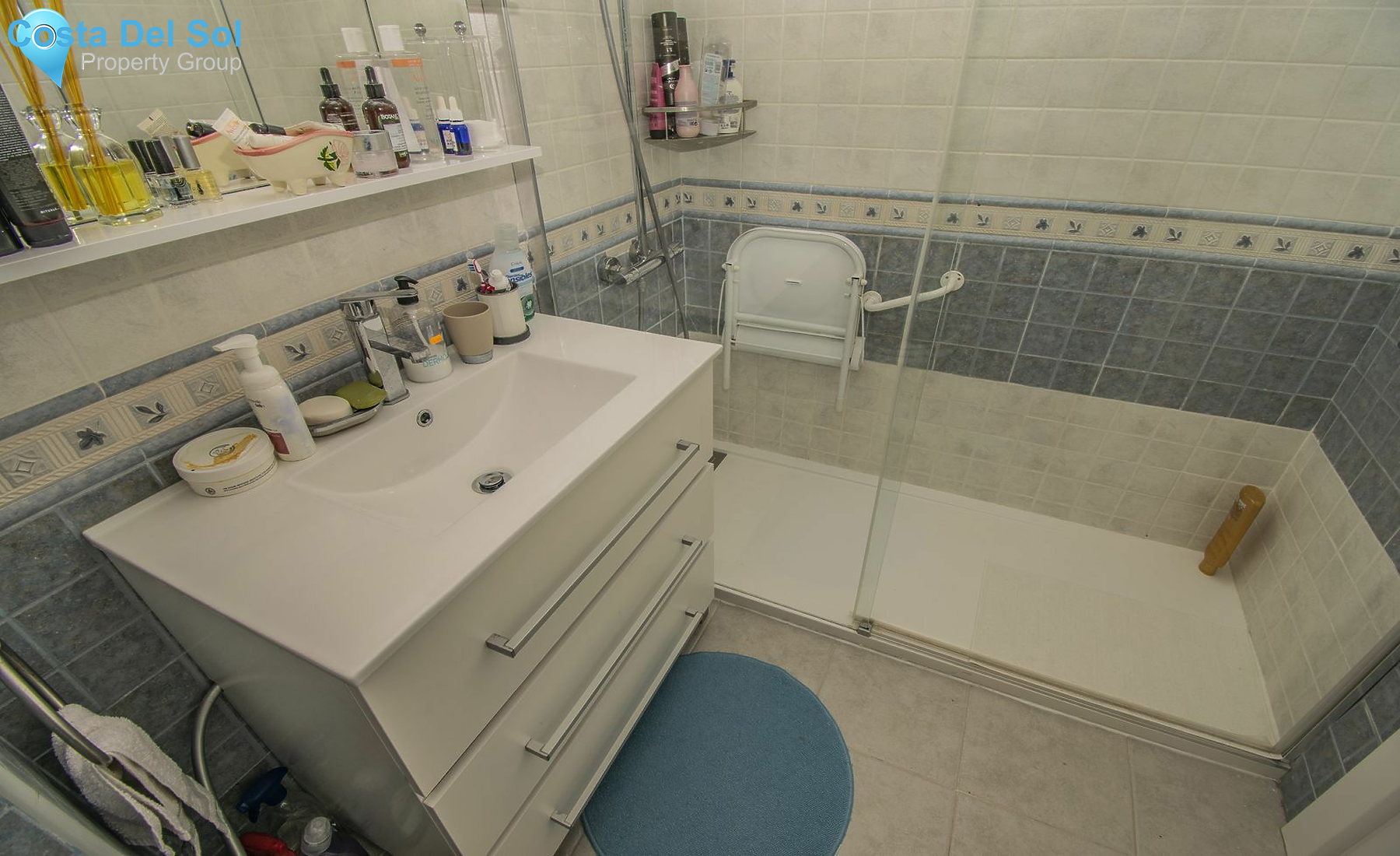 Middle Floor Apartment in La Campana-1179096