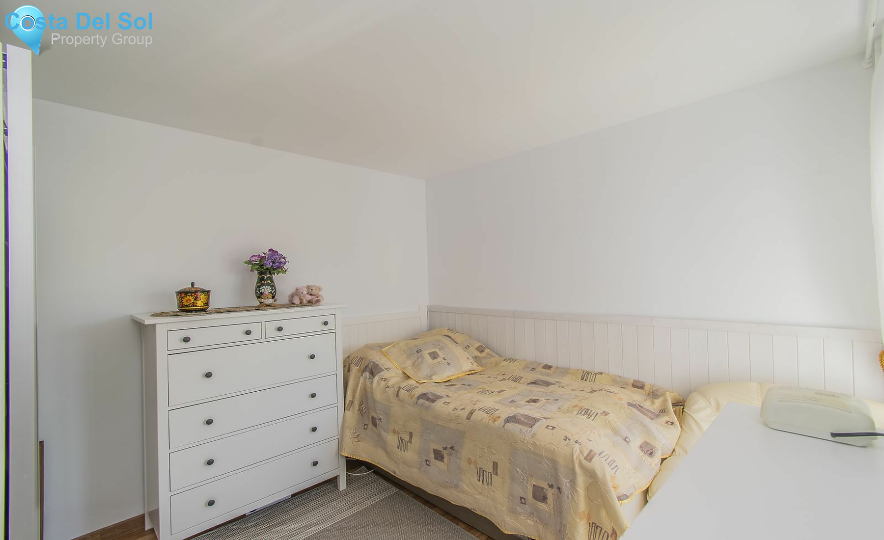 Middle Floor Apartment in La Campana-1179090