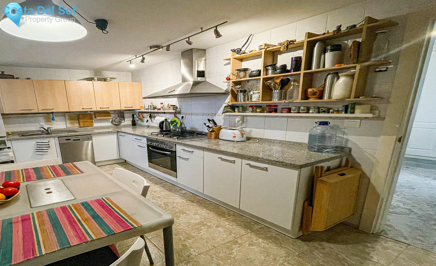 Middle Floor Apartment in La Campana-1188790