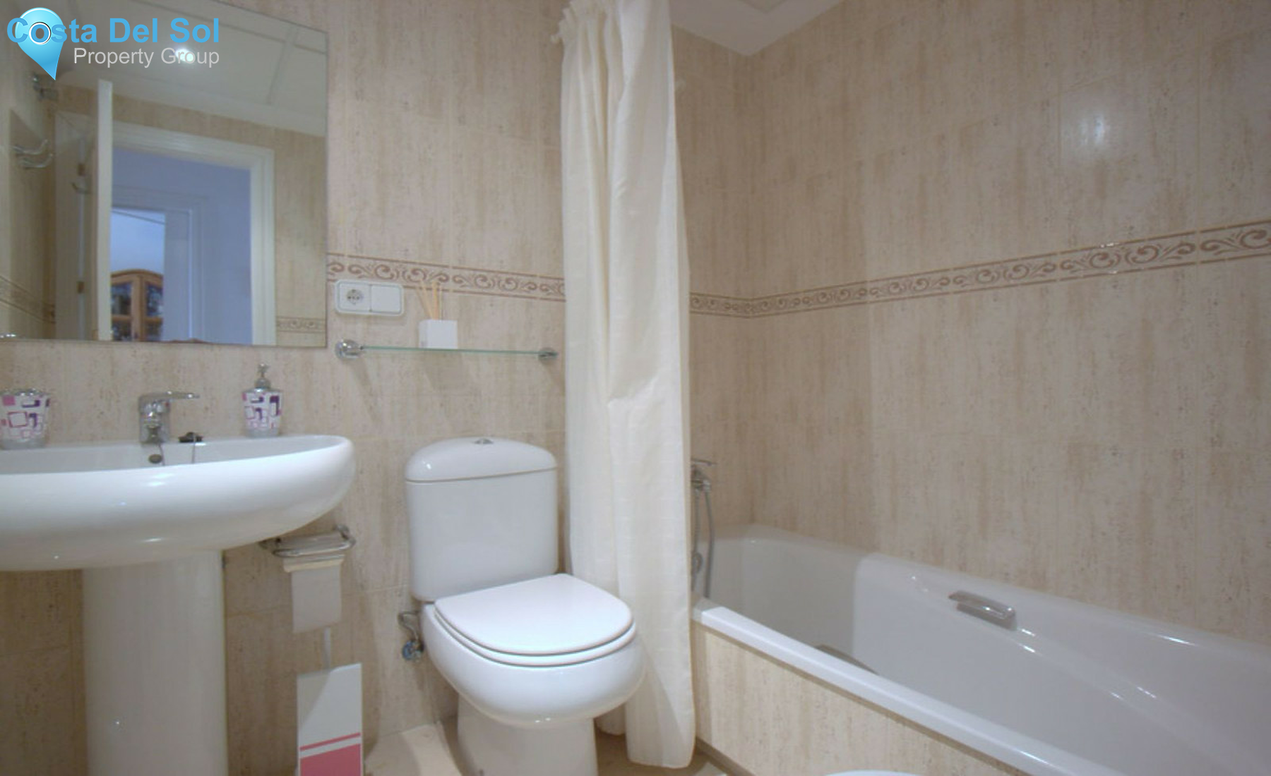 Middle Floor Apartment in La Duquesa-1276013