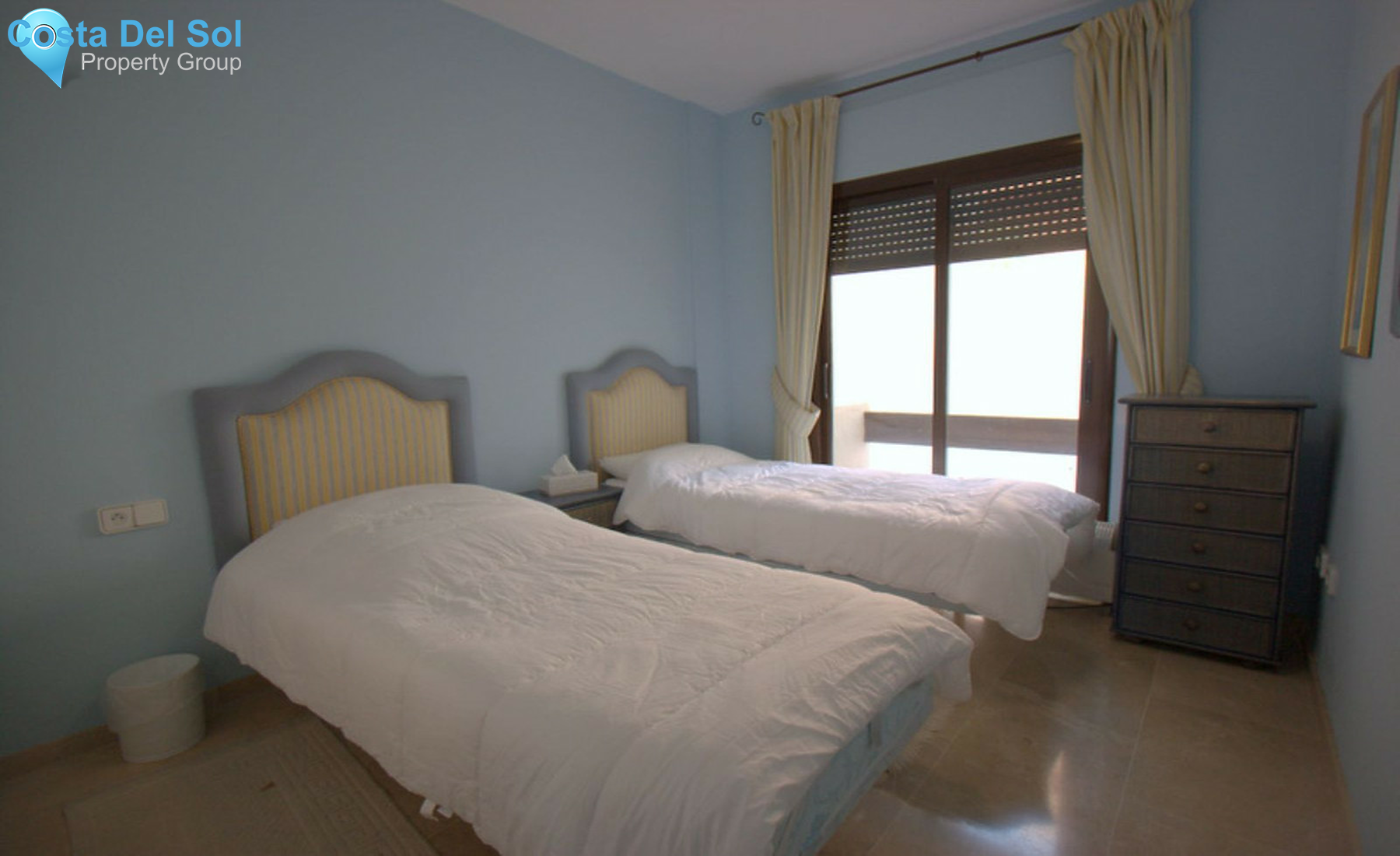 Middle Floor Apartment in La Duquesa-1276014