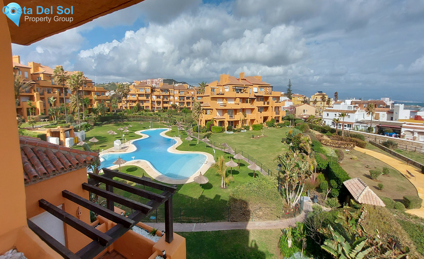 Middle Floor Apartment in La Duquesa-1320355