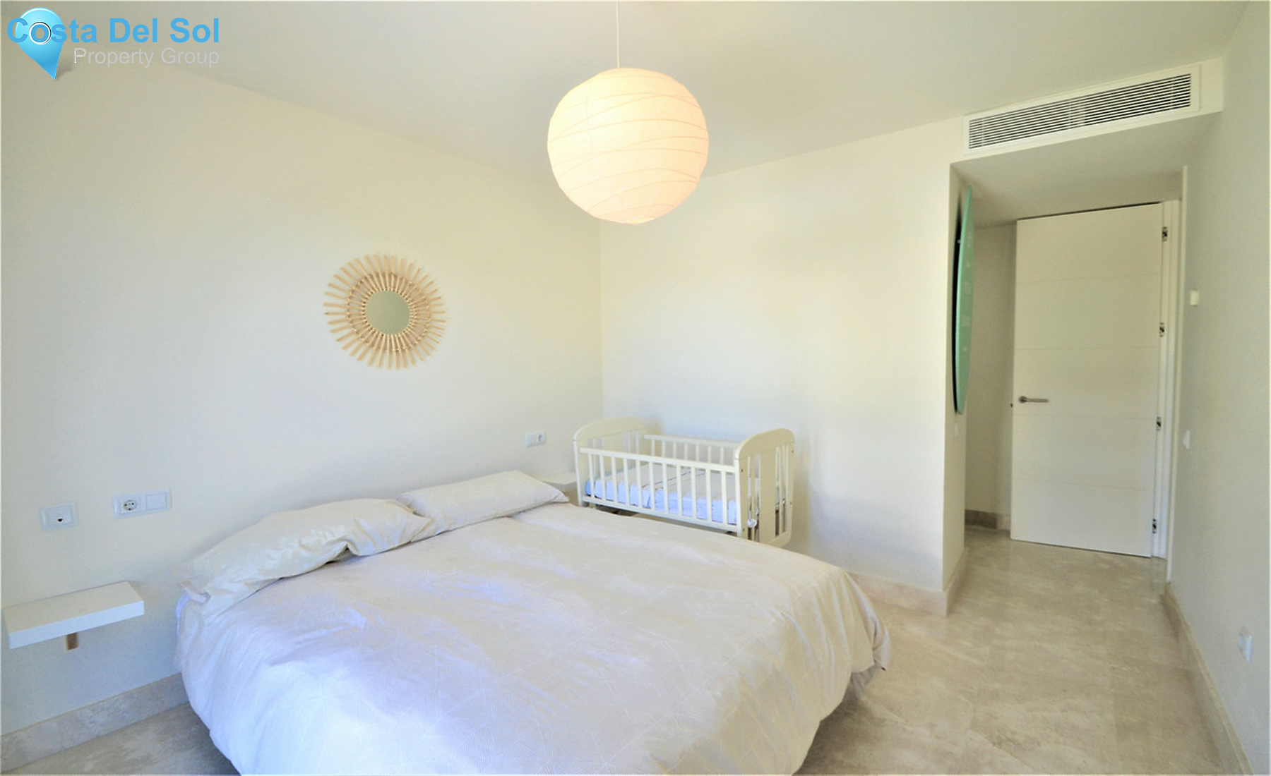 Middle Floor Apartment in La Duquesa-1355167