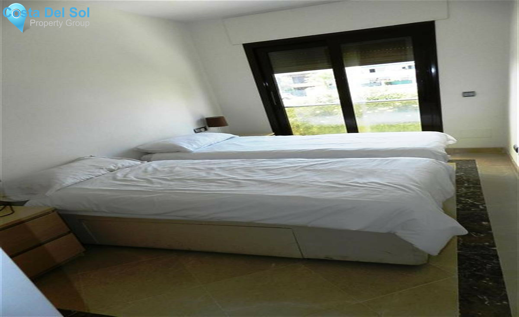 Middle Floor Apartment in La Duquesa-1356686