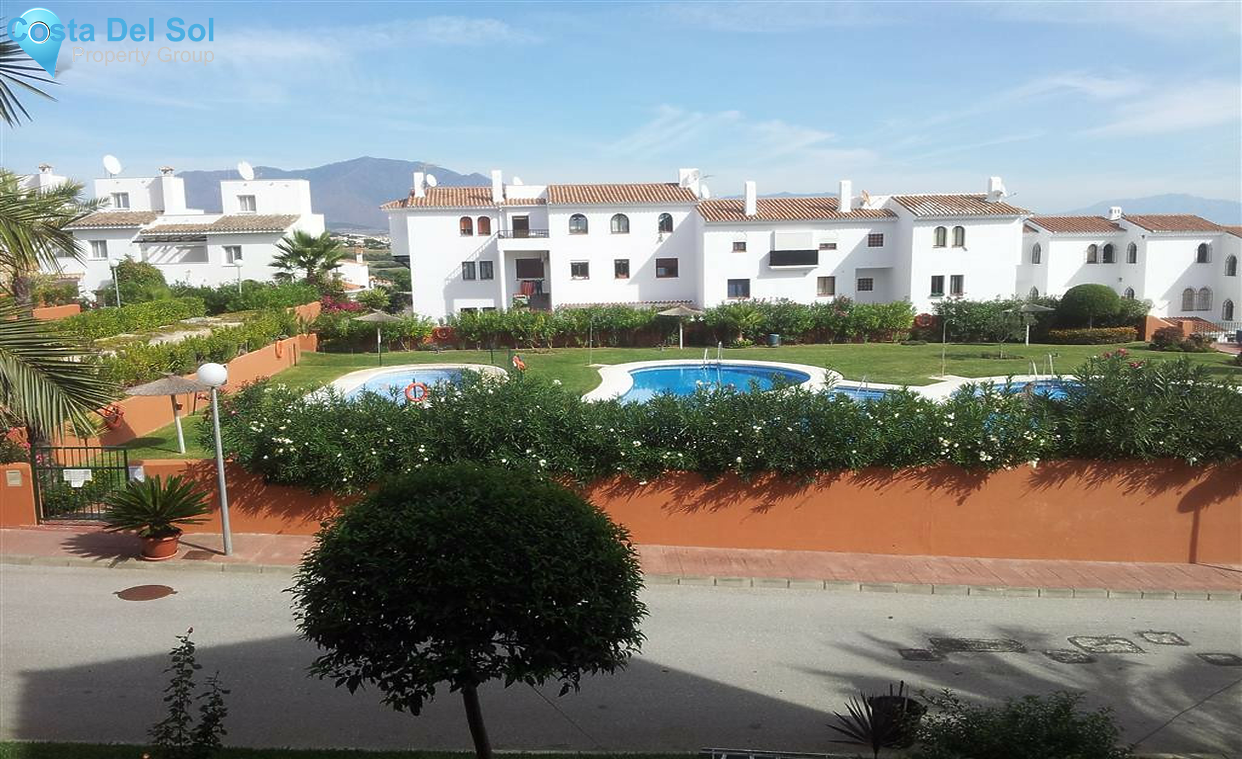 Middle Floor Apartment in La Duquesa-1358842