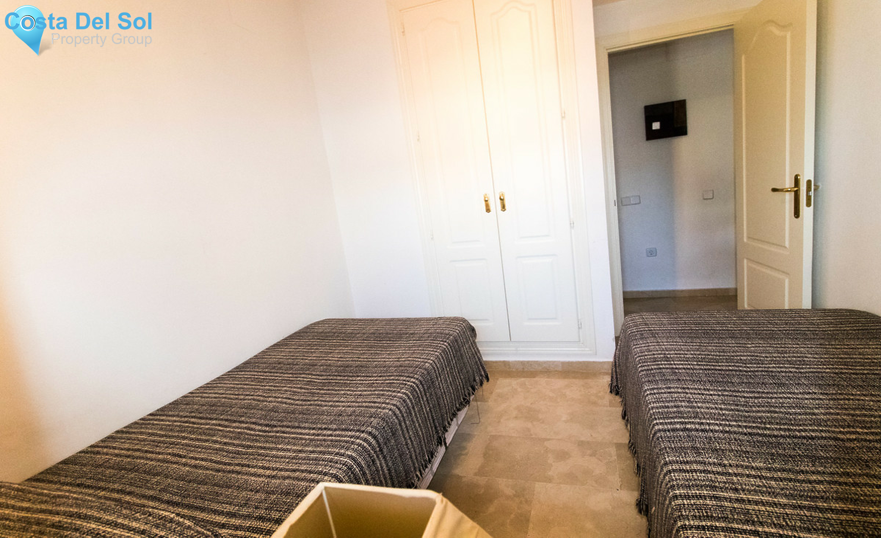 Middle Floor Apartment in La Duquesa-1360843