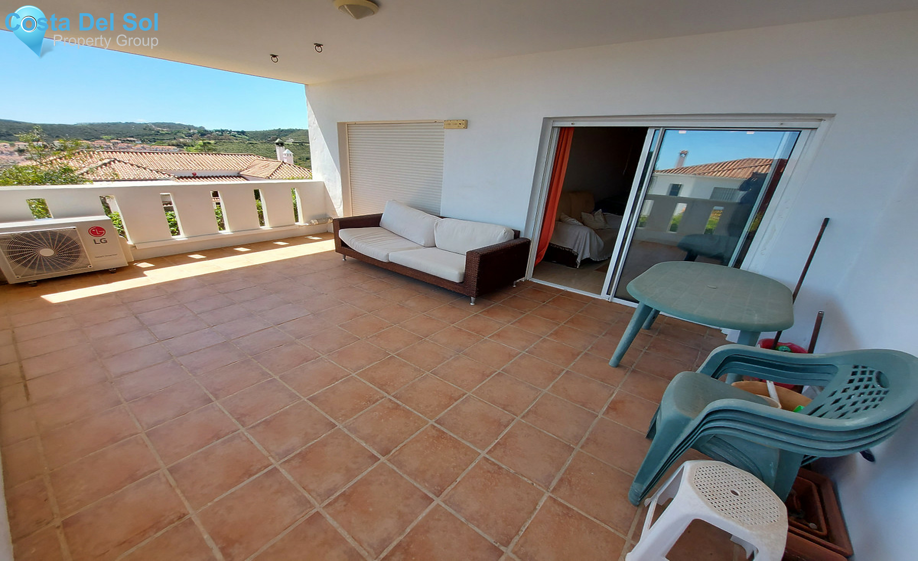 Middle Floor Apartment in La Duquesa-1373306