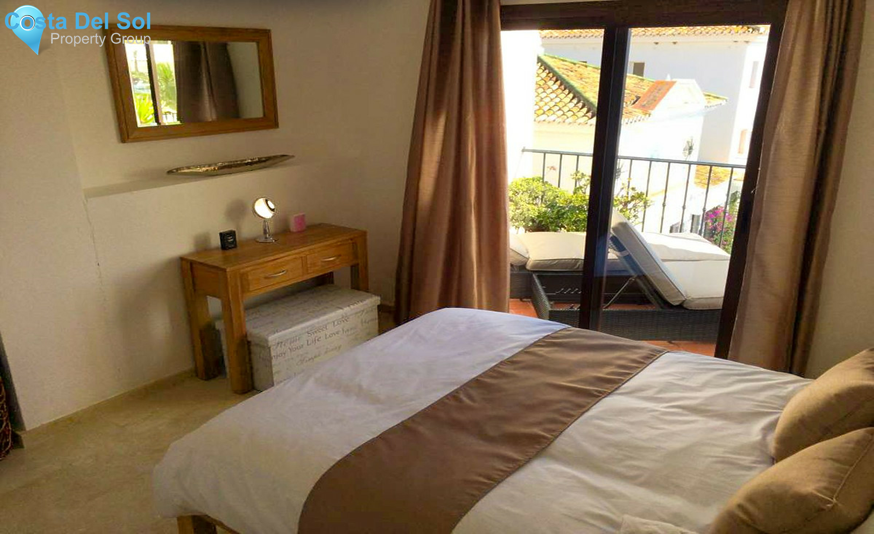 Middle Floor Apartment in La Duquesa-1457224