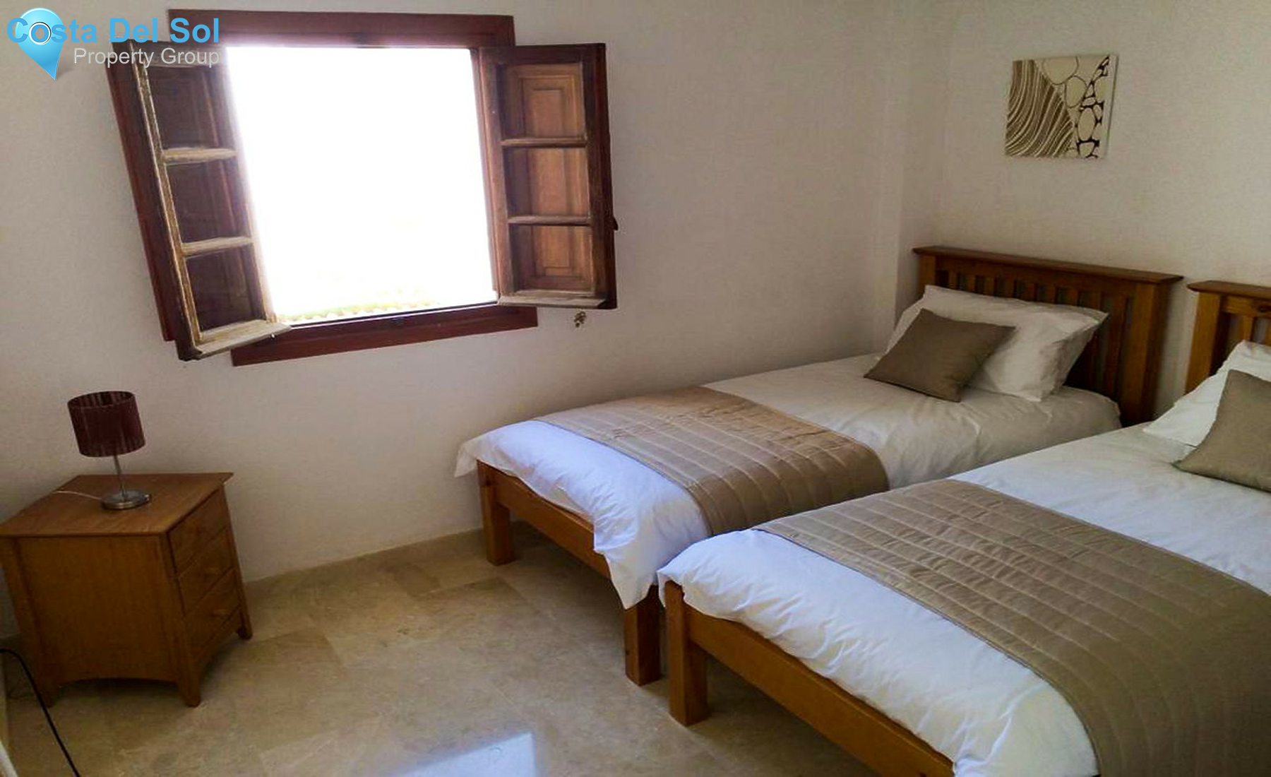 Middle Floor Apartment in La Duquesa-1457220