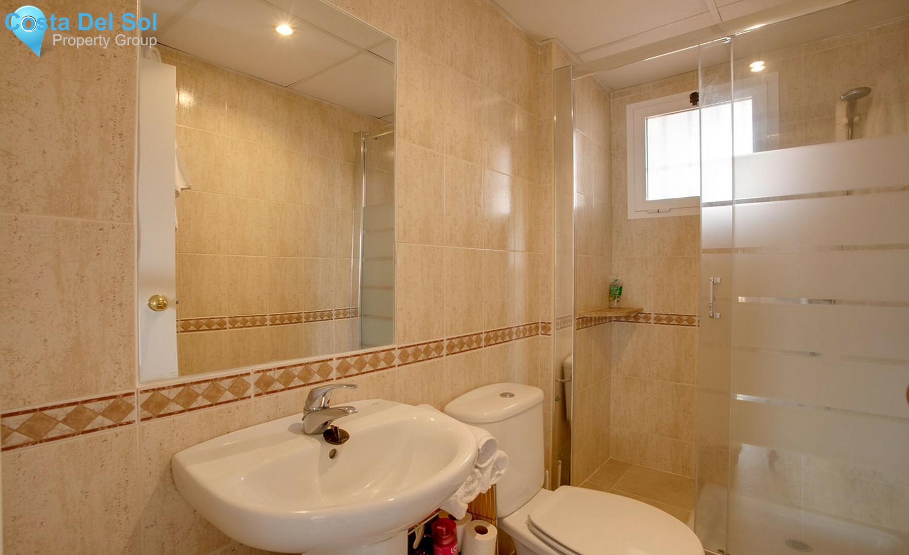 Middle Floor Apartment in La Duquesa-1458668