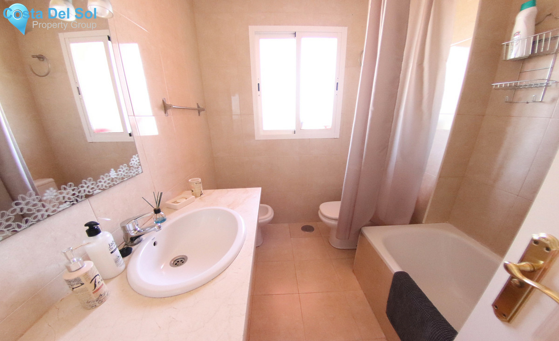 Middle Floor Apartment in La Duquesa-1458683
