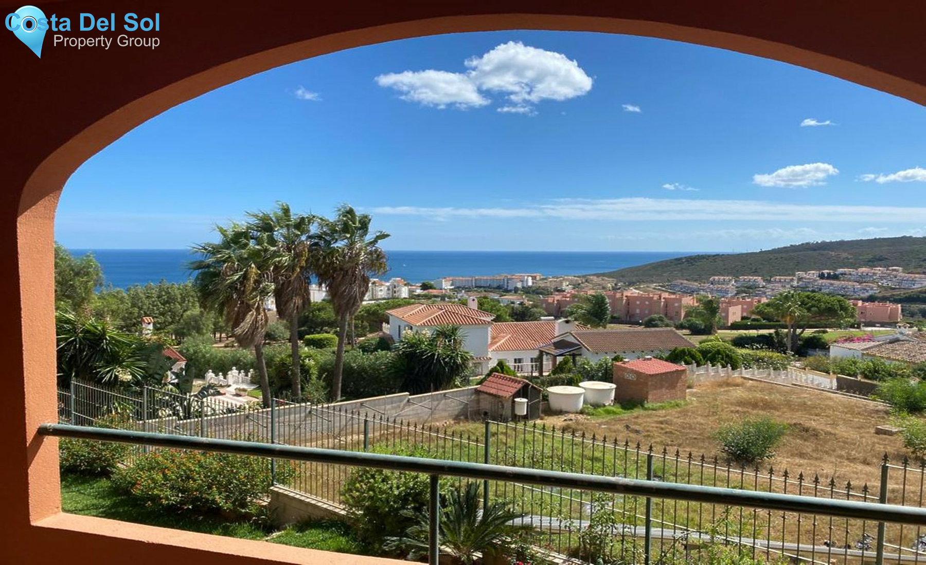 Middle Floor Apartment in La Duquesa-1500273