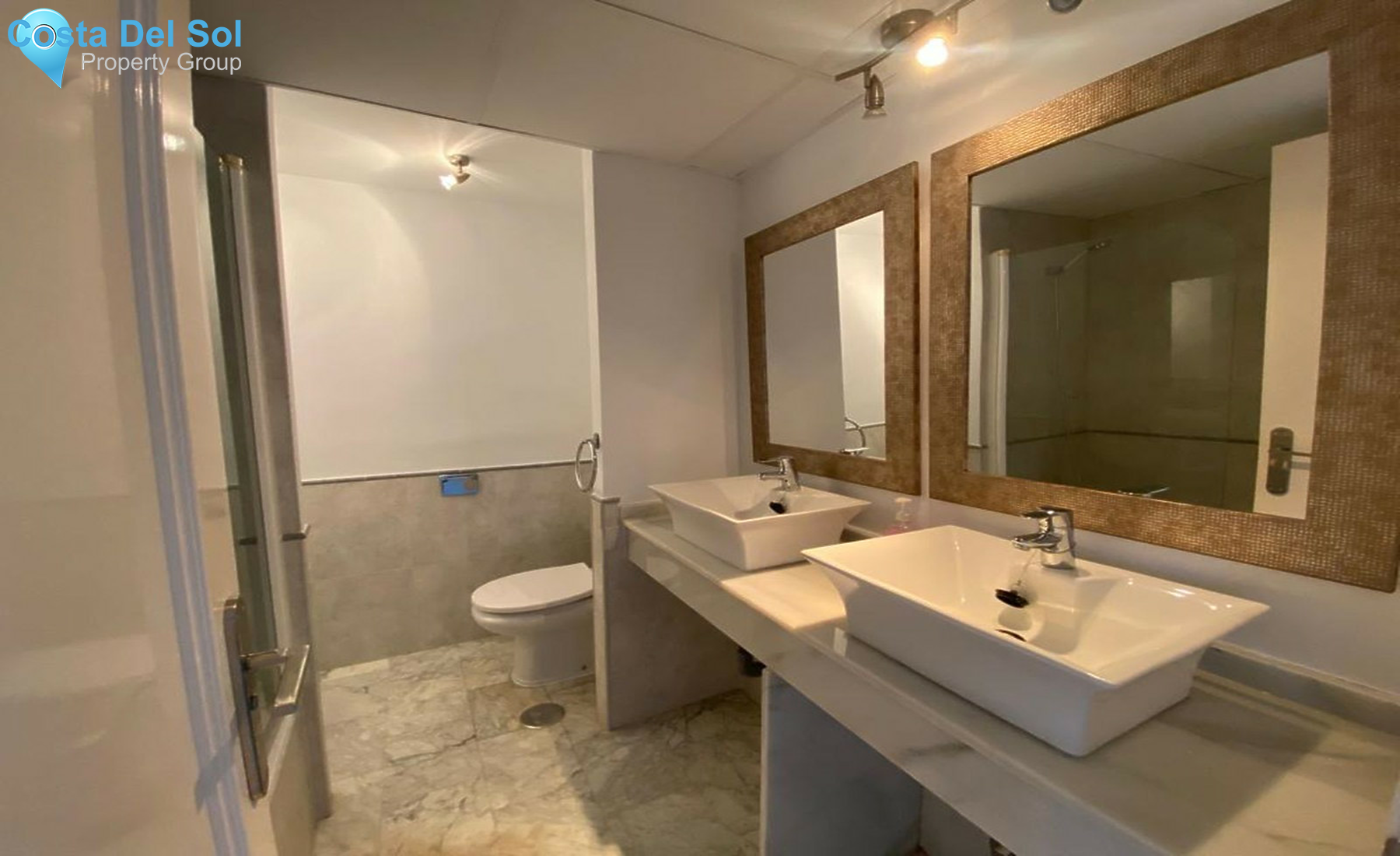 Middle Floor Apartment in La Duquesa-1500282