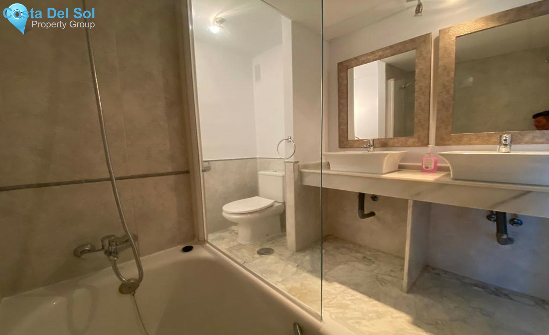 Middle Floor Apartment in La Duquesa-1500283