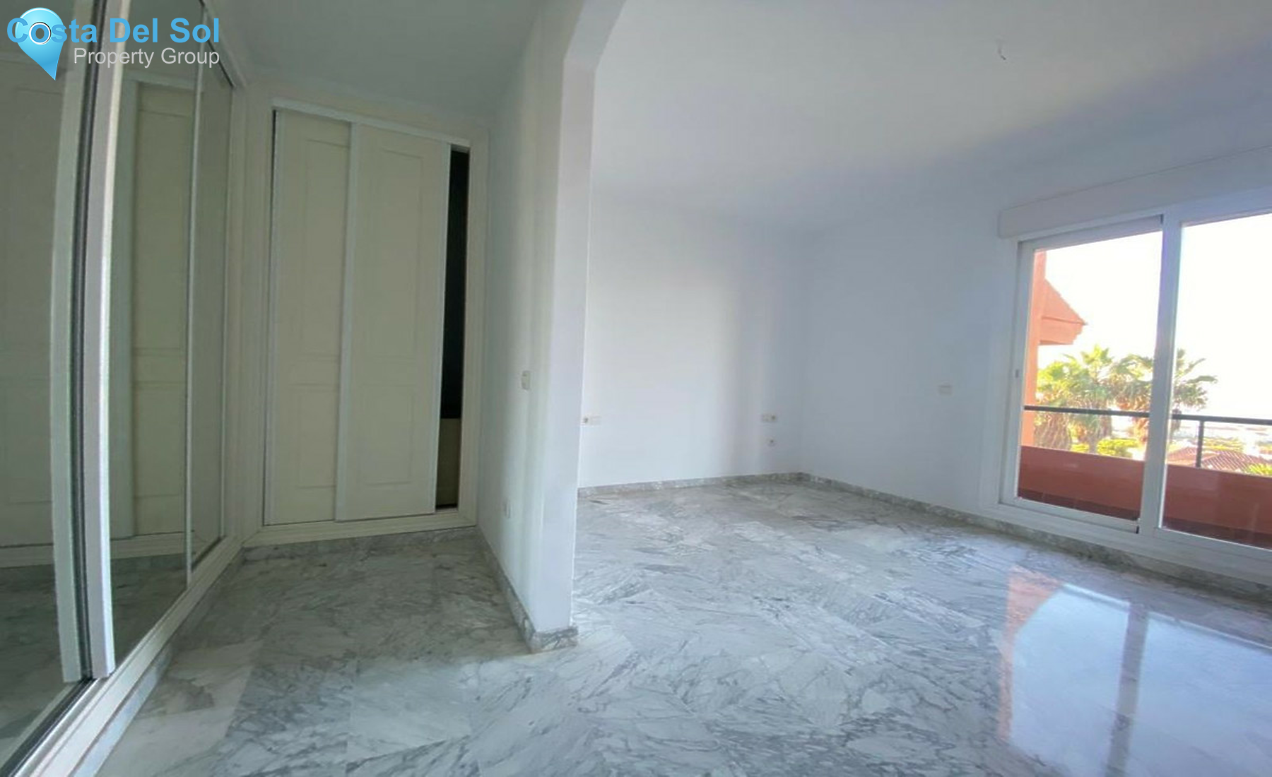 Middle Floor Apartment in La Duquesa-1500286