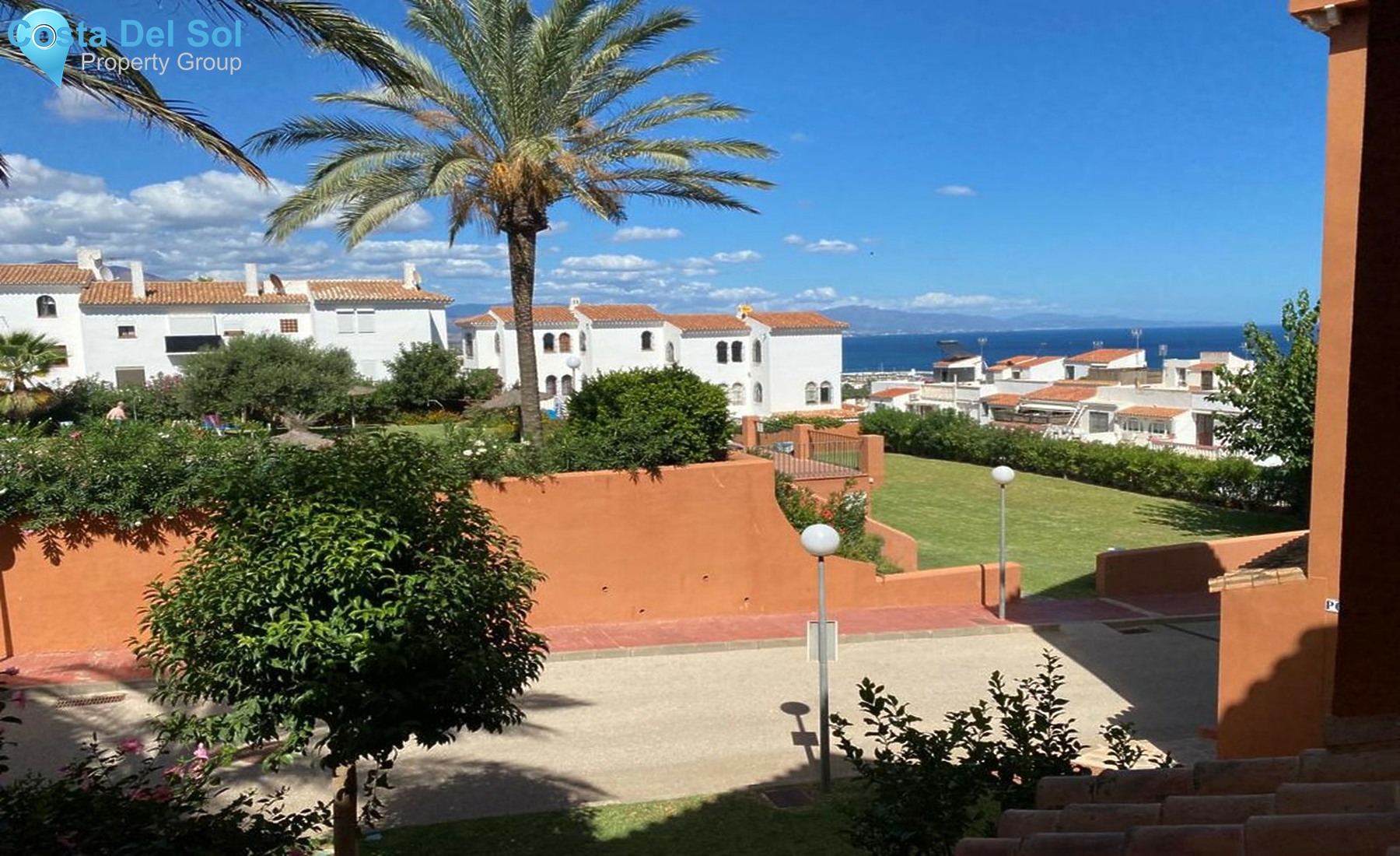 Middle Floor Apartment in La Duquesa-1500292