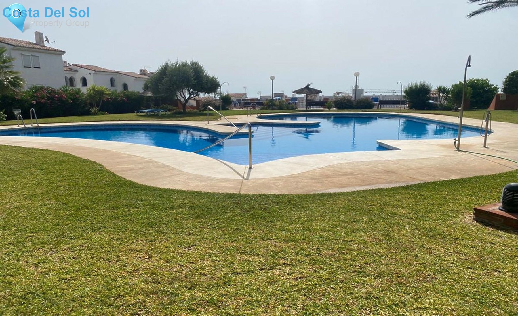 Middle Floor Apartment in La Duquesa-1500275