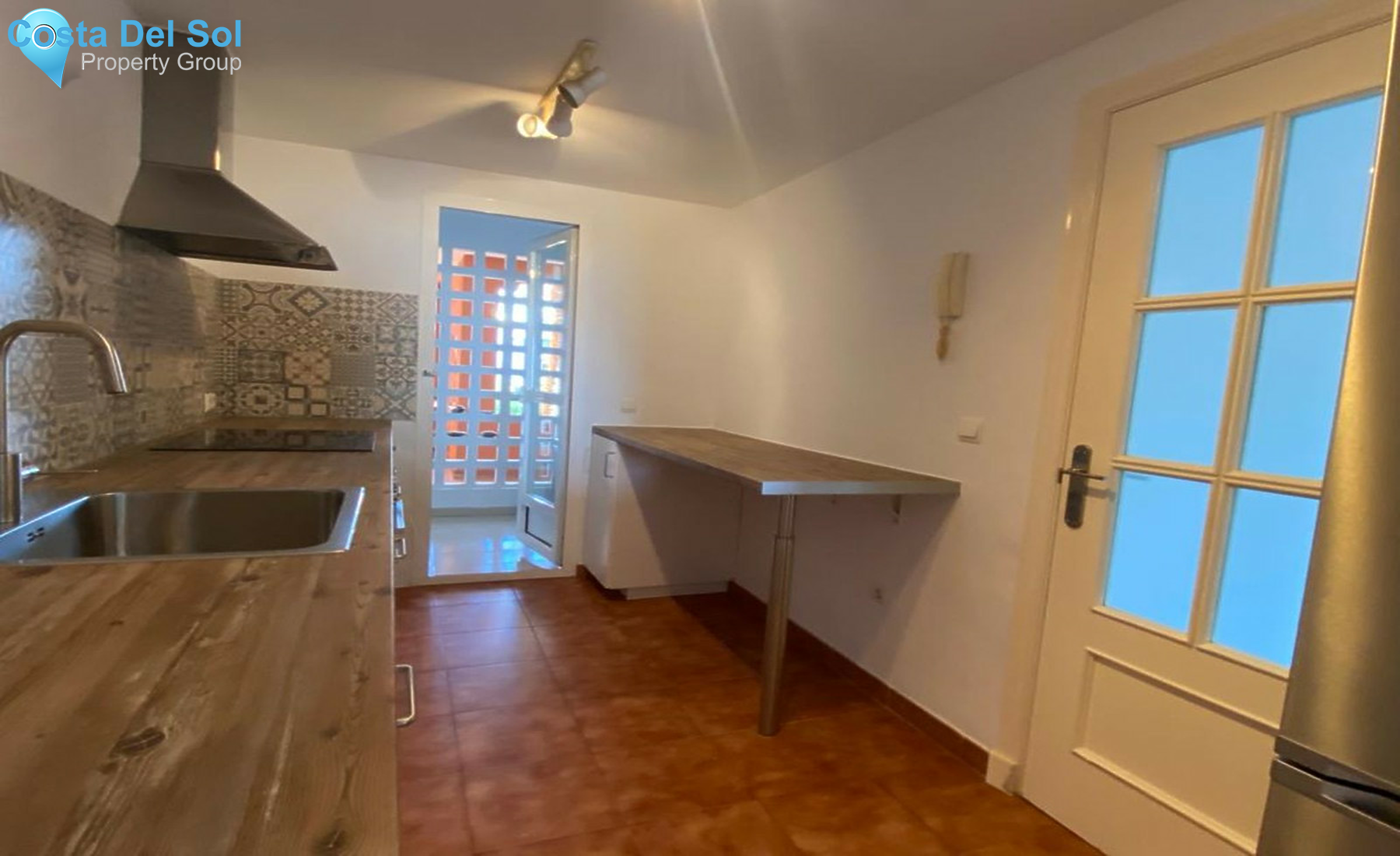 Middle Floor Apartment in La Duquesa-1500276