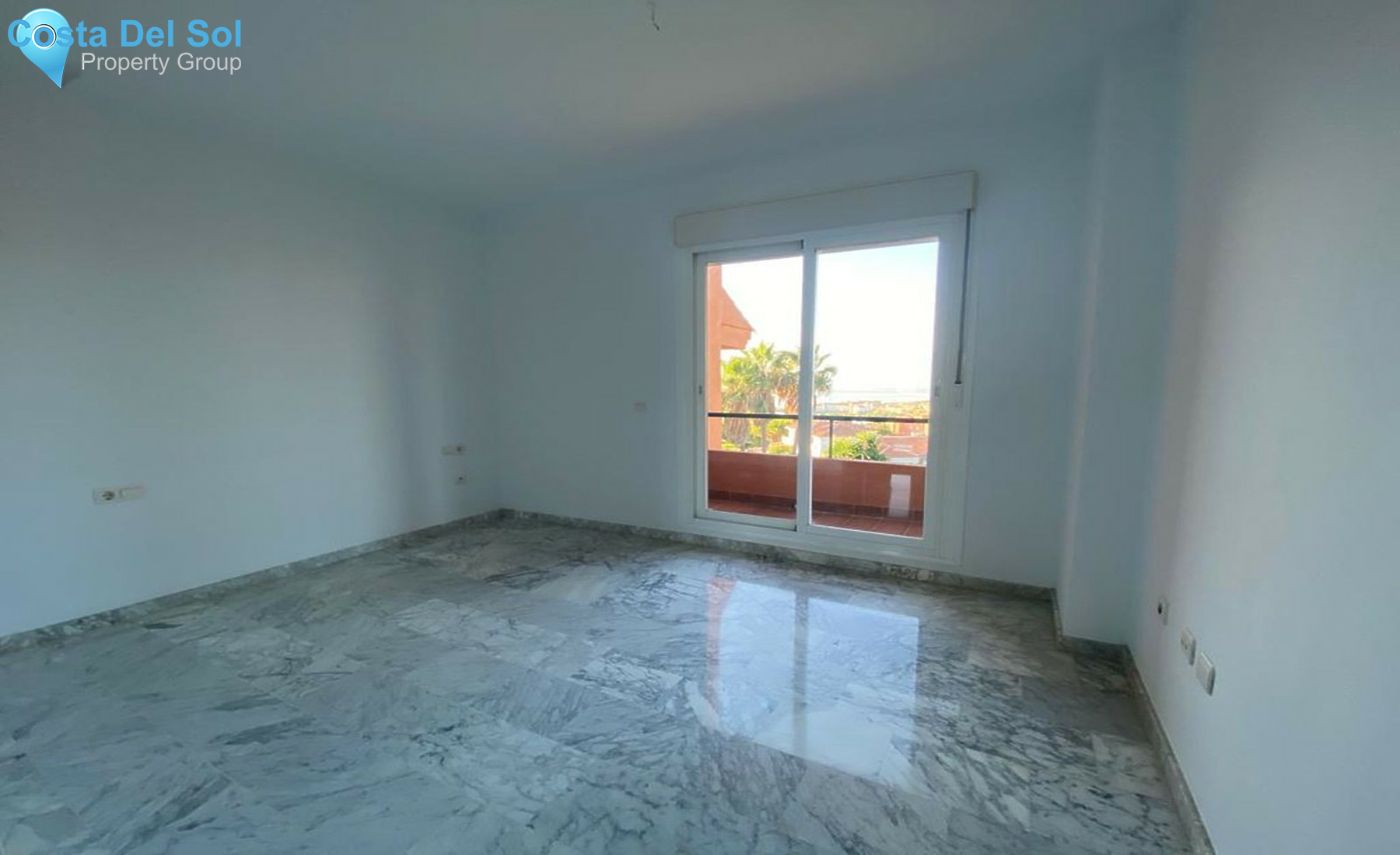 Middle Floor Apartment in La Duquesa-1500278