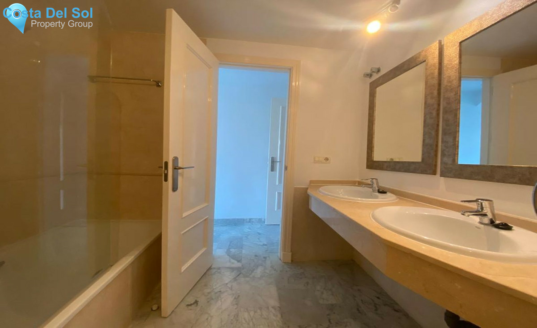 Middle Floor Apartment in La Duquesa-1500279