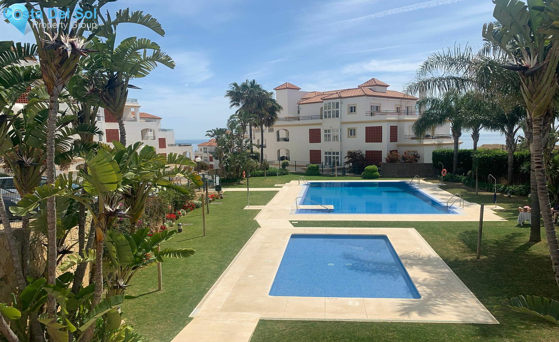 Middle Floor Apartment in La Duquesa-1136359