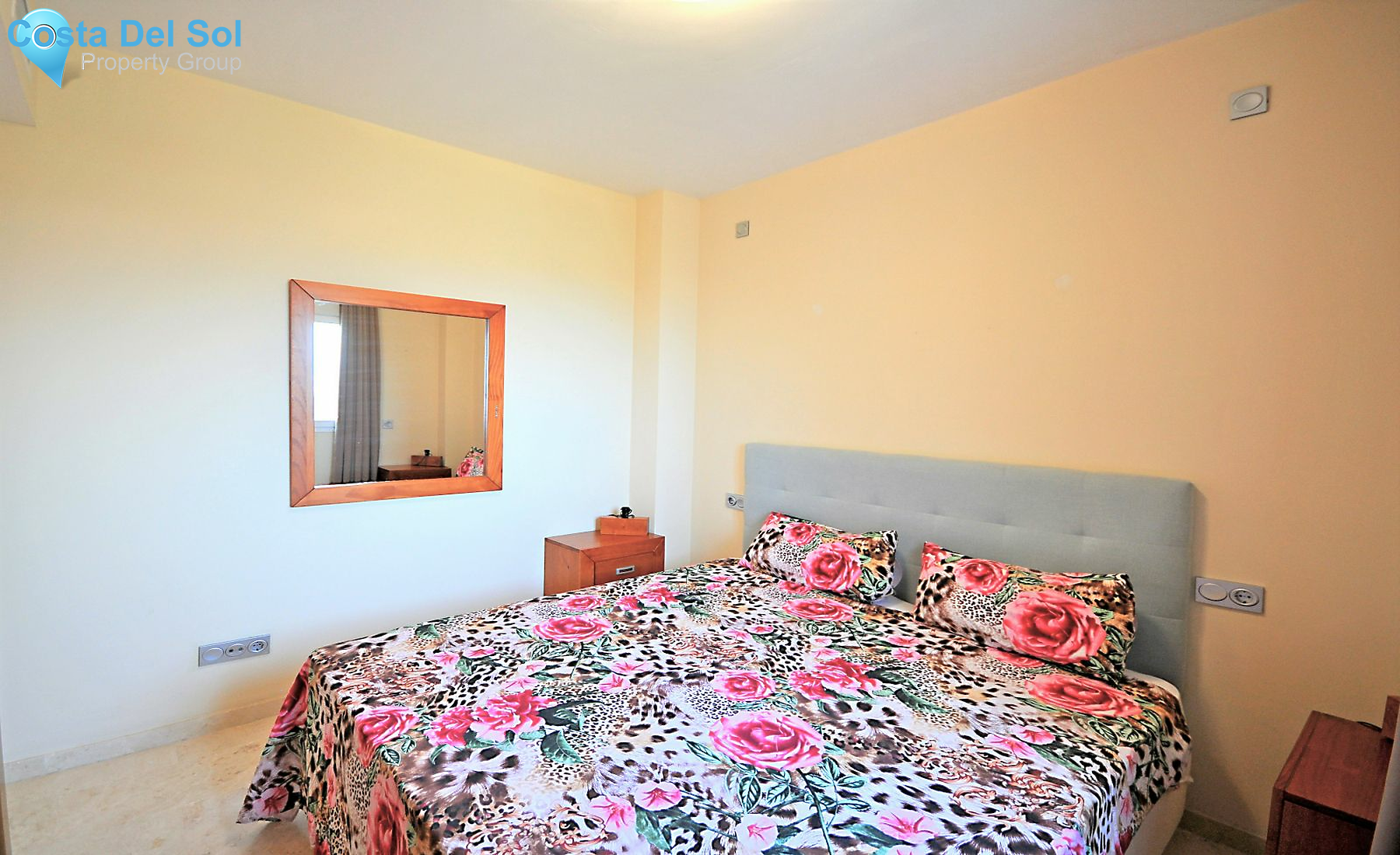 Middle Floor Apartment in La Duquesa-1136378
