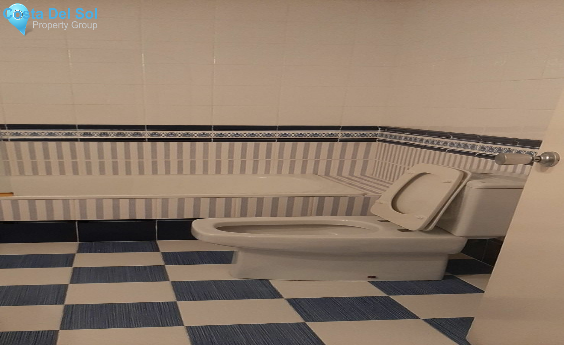 Middle Floor Apartment in La Duquesa-1148256