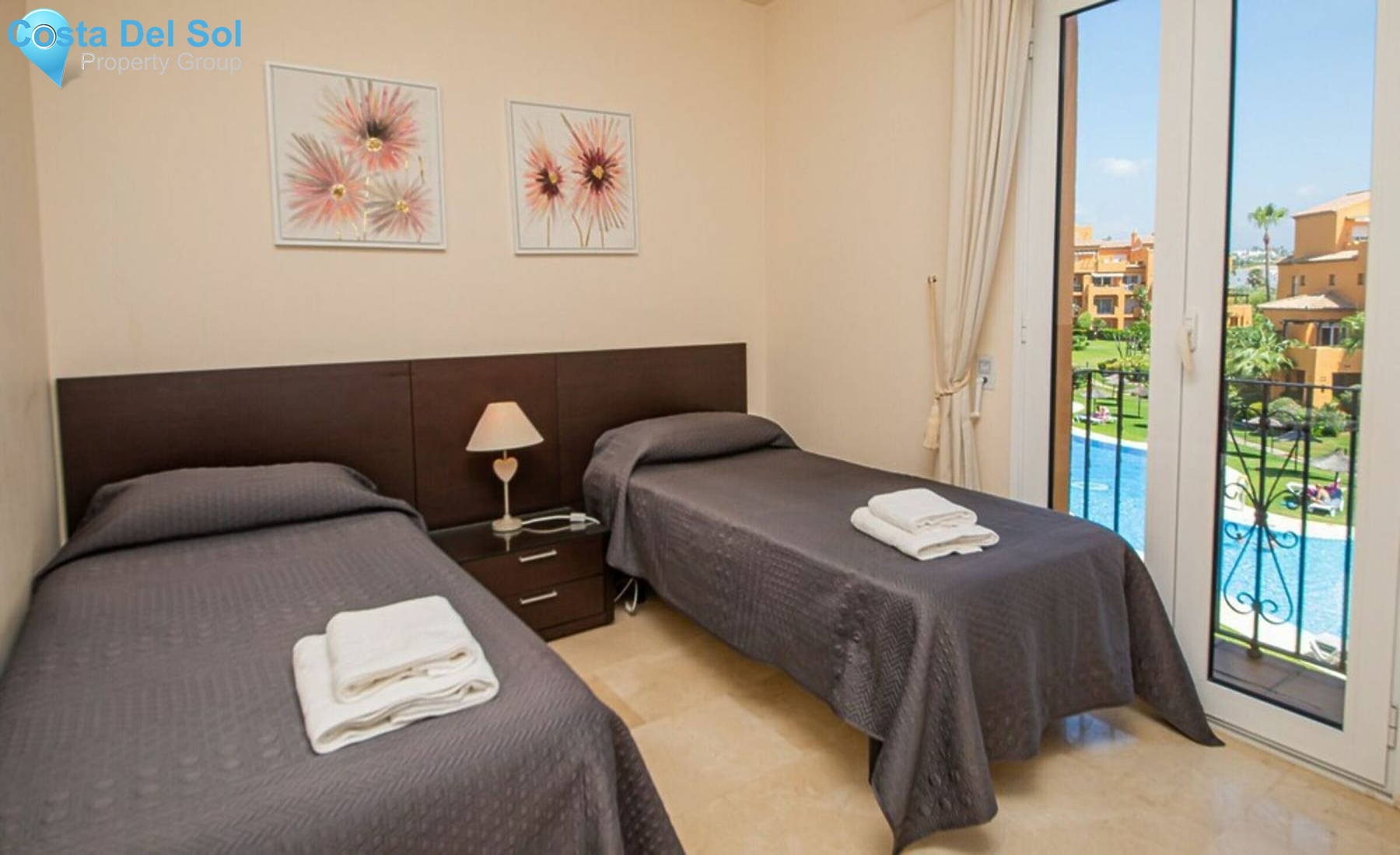 Middle Floor Apartment in La Duquesa-1183751