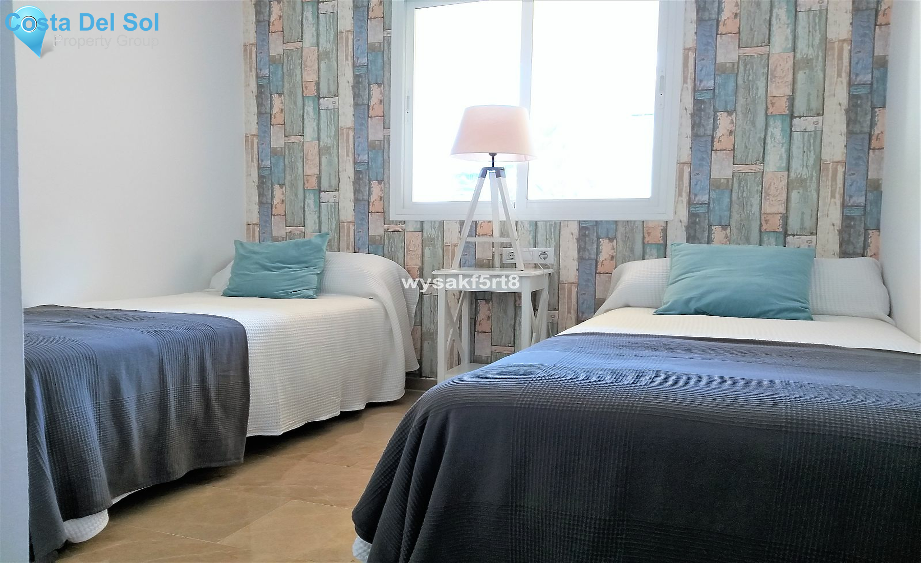 Middle Floor Apartment in La Duquesa-1186847