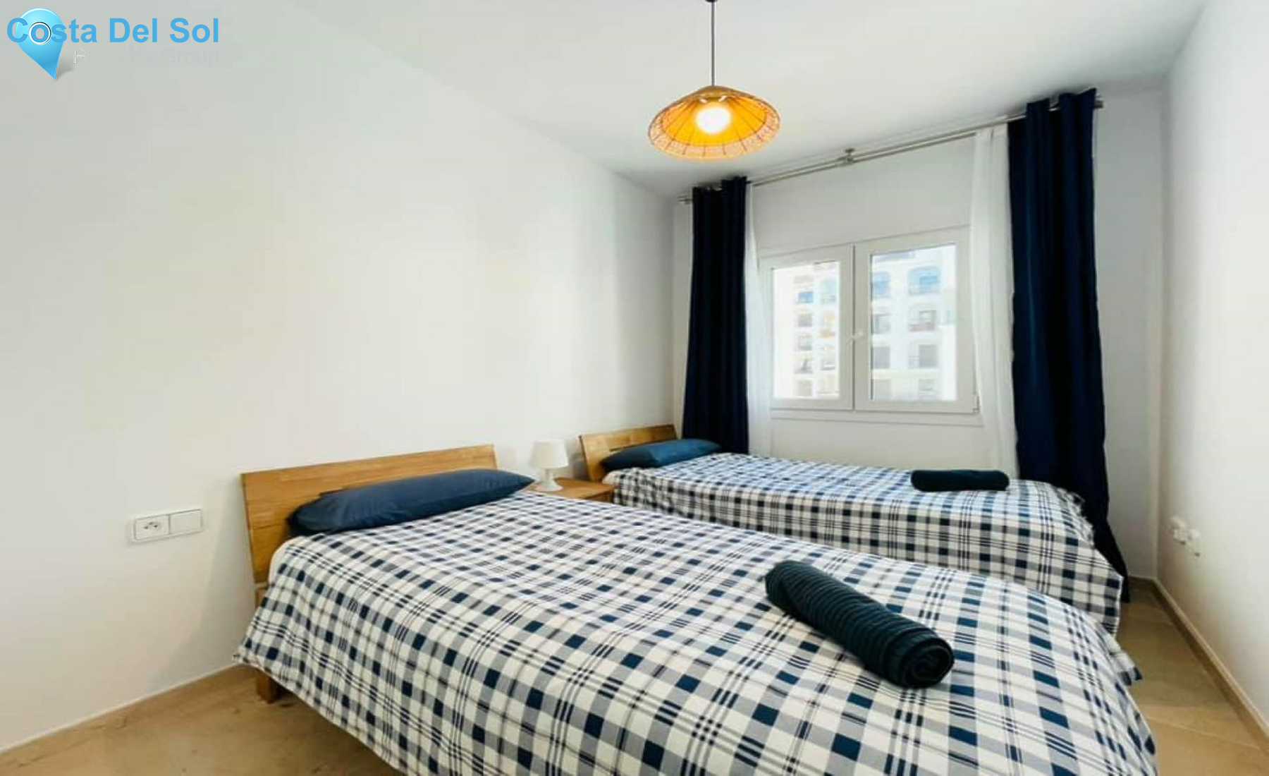 Middle Floor Apartment in La Duquesa-1201096