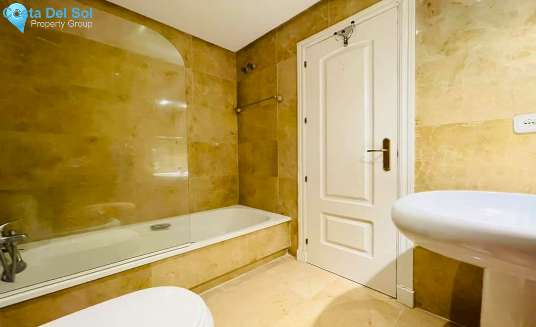 Middle Floor Apartment in La Duquesa-1201098