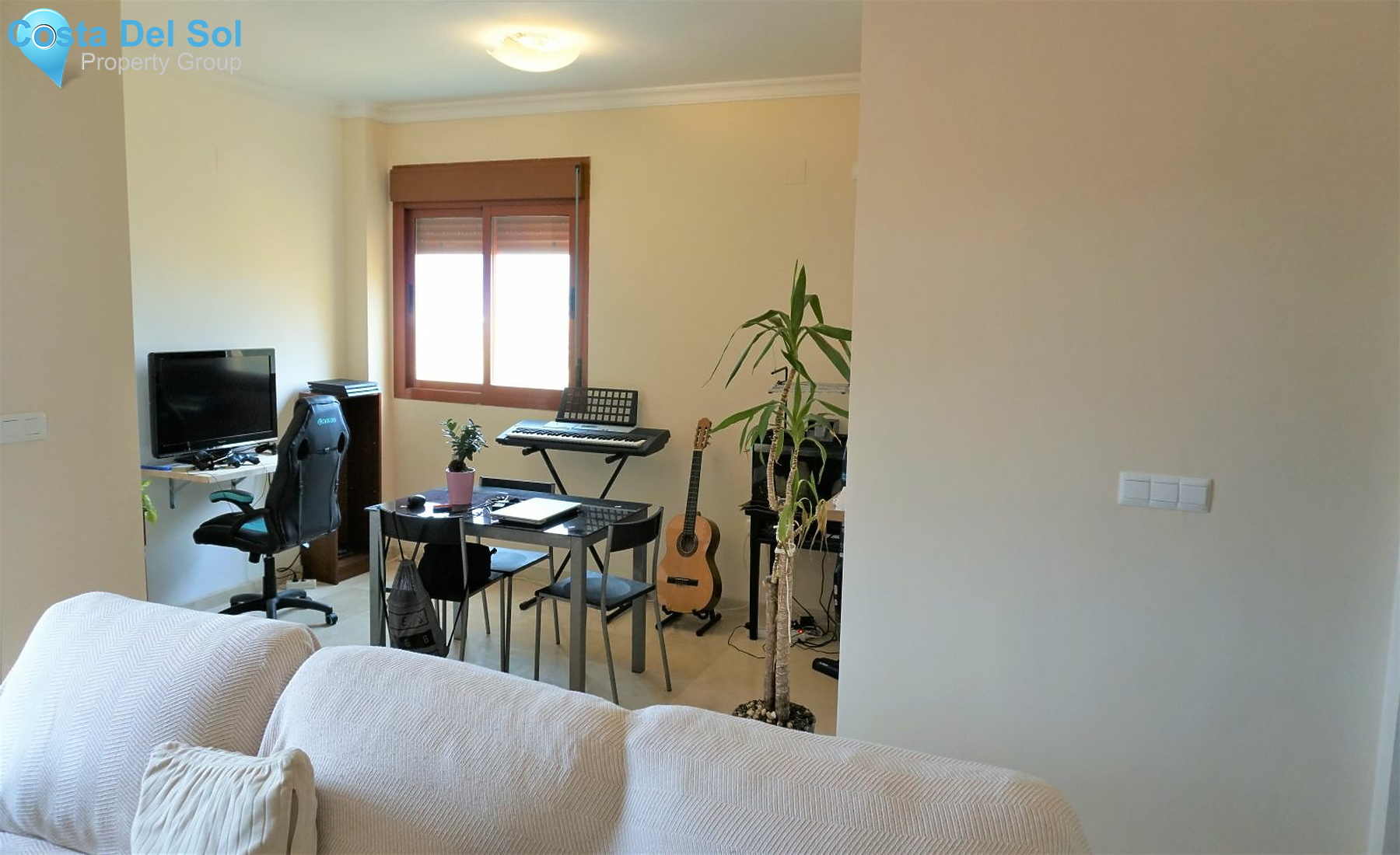 Middle Floor Apartment in La Duquesa-1203336