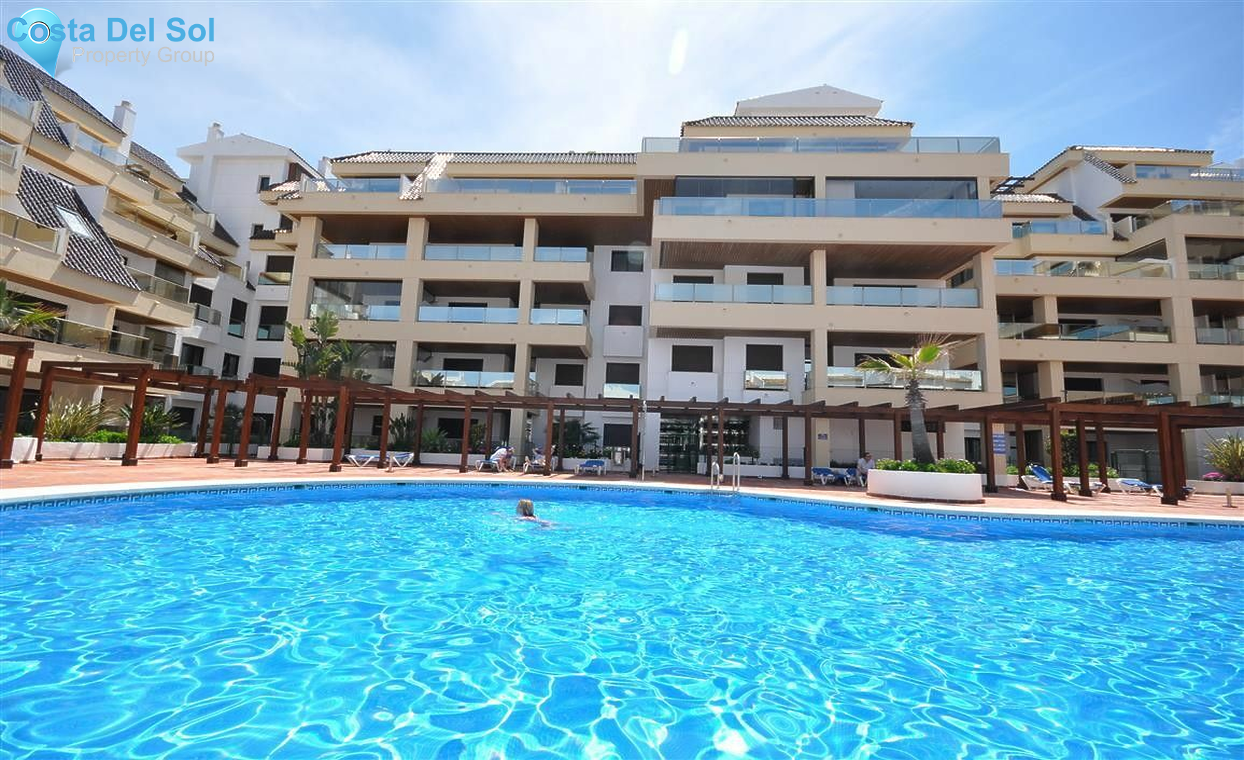 Middle Floor Apartment in La Duquesa-1210284
