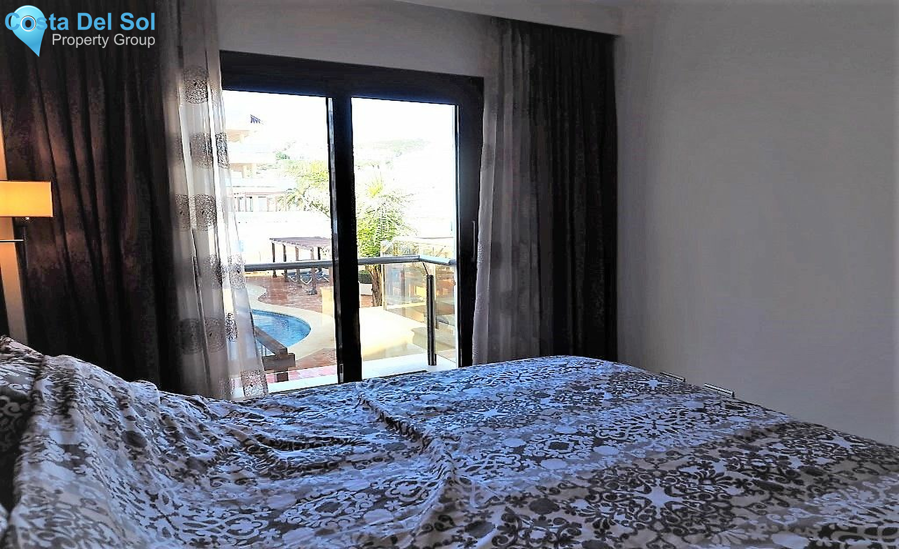 Middle Floor Apartment in La Duquesa-1210302
