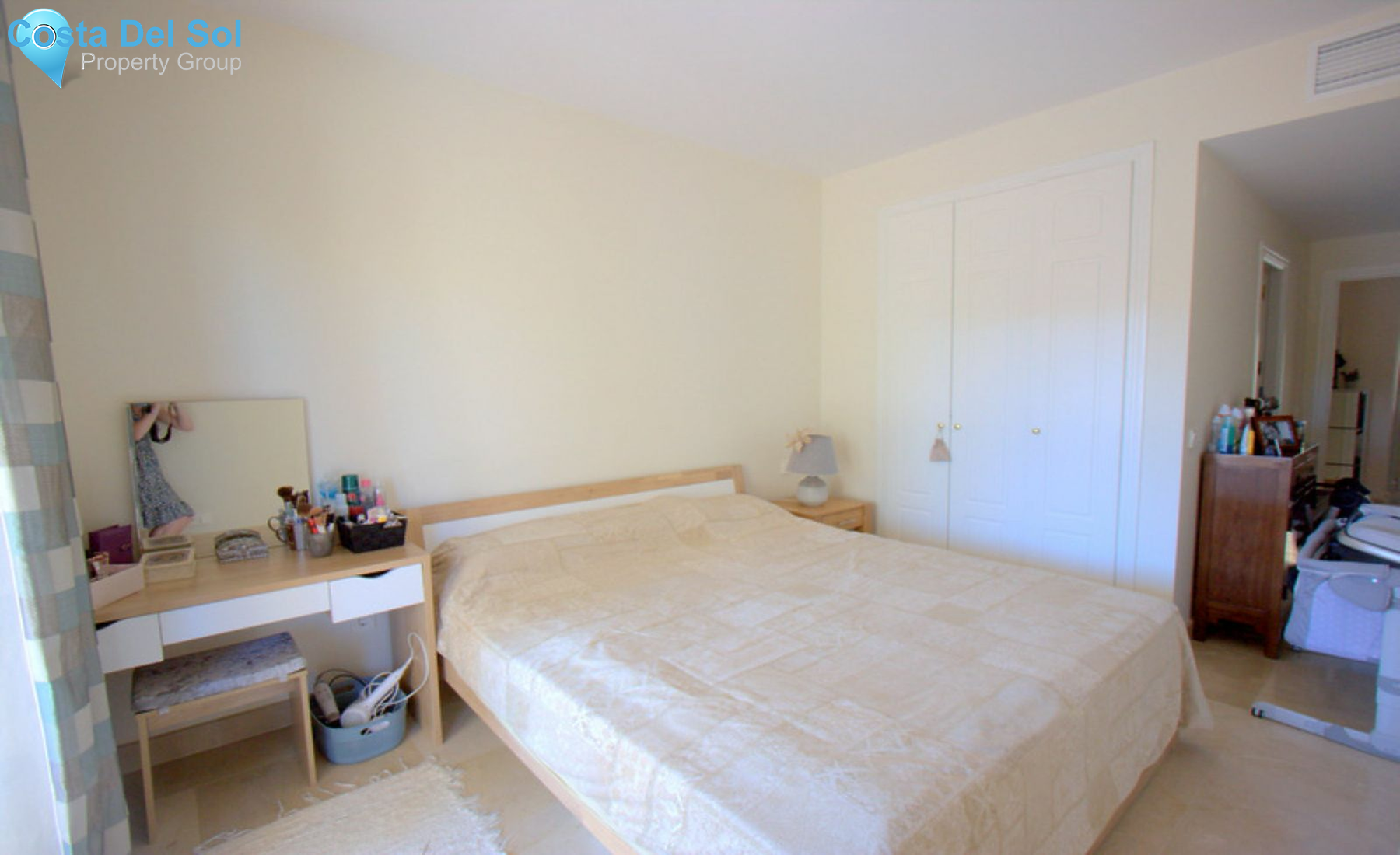 Middle Floor Apartment in La Duquesa-1216693